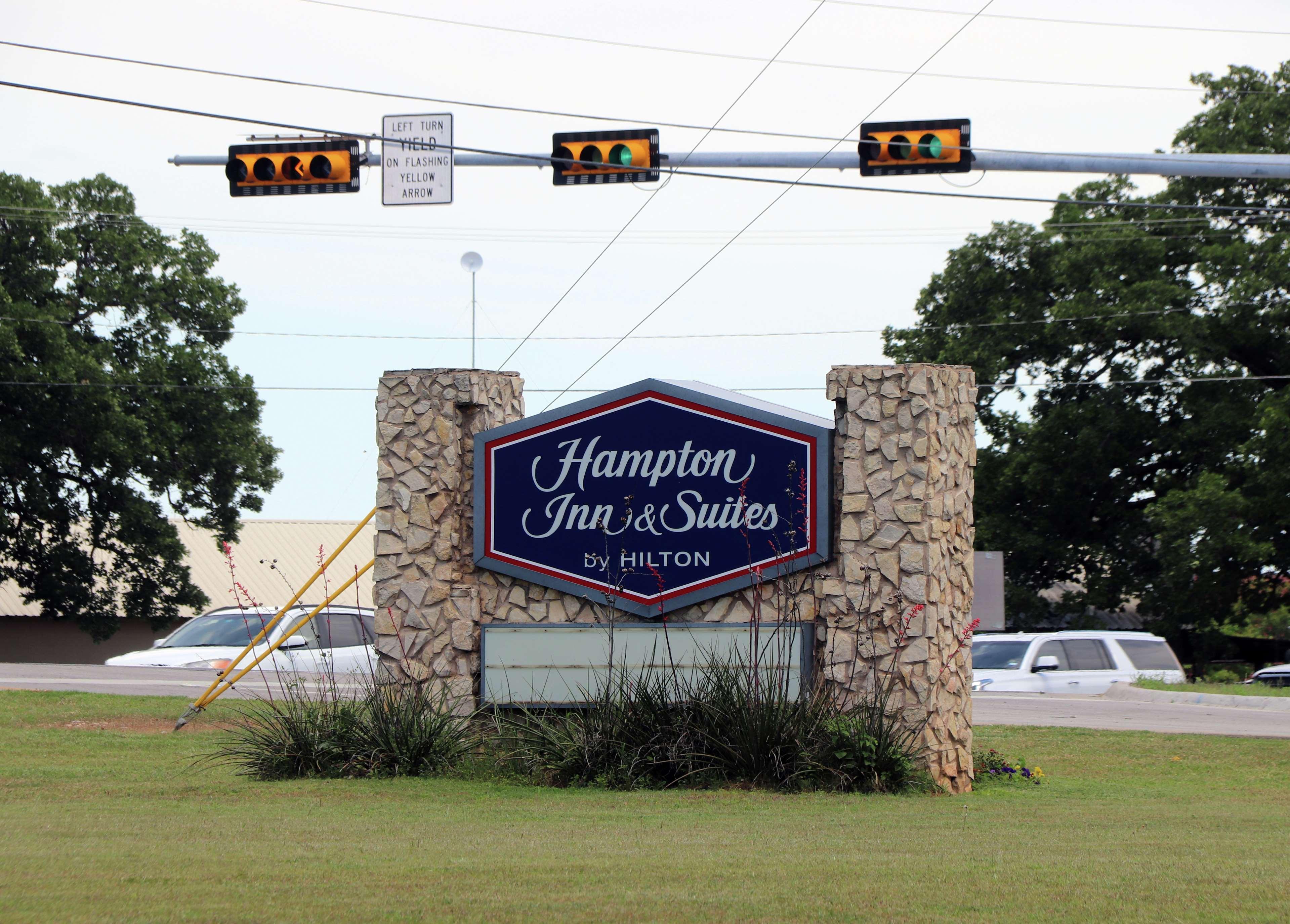 Hampton Inn And Suites Stephenville Exterior foto