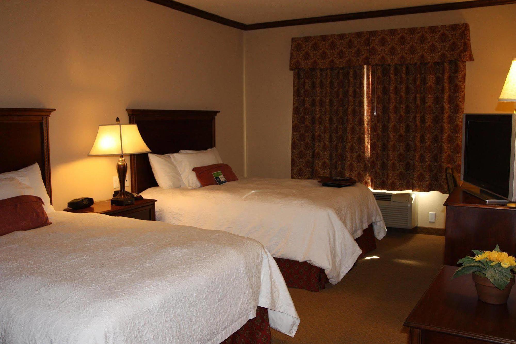 Hampton Inn And Suites Stephenville Habitación foto