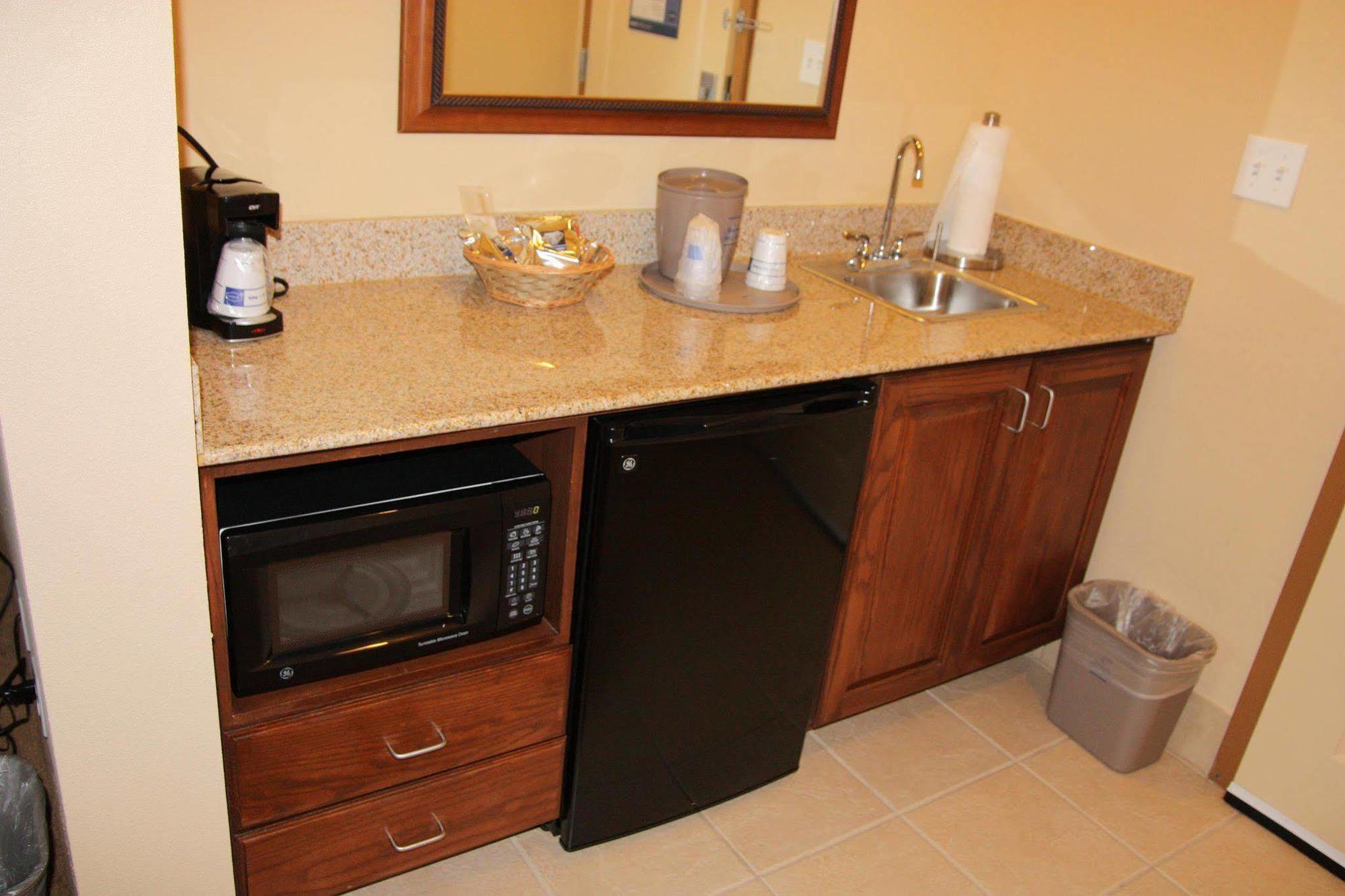 Hampton Inn And Suites Stephenville Habitación foto